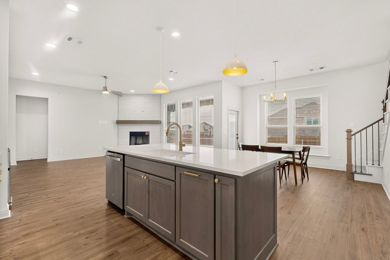 818 Monza Dr - Photo 4 of 27