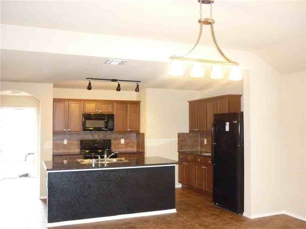 1806 Arbordale Way - Photo 4 of 6