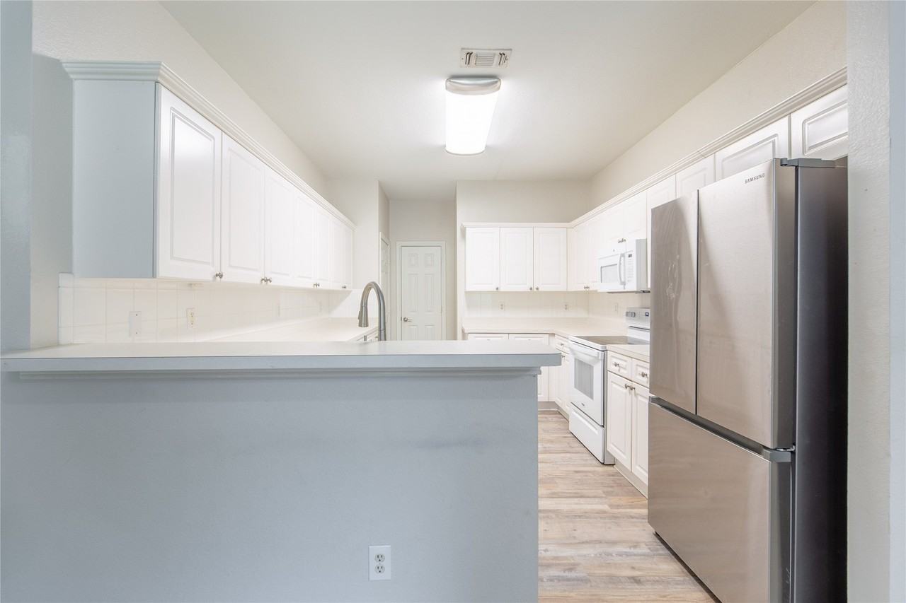 1801 Fern Ct - Photo 6 of 24