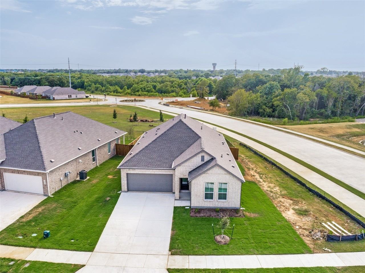 3029 Eriskay Dr - Photo 2 of 27