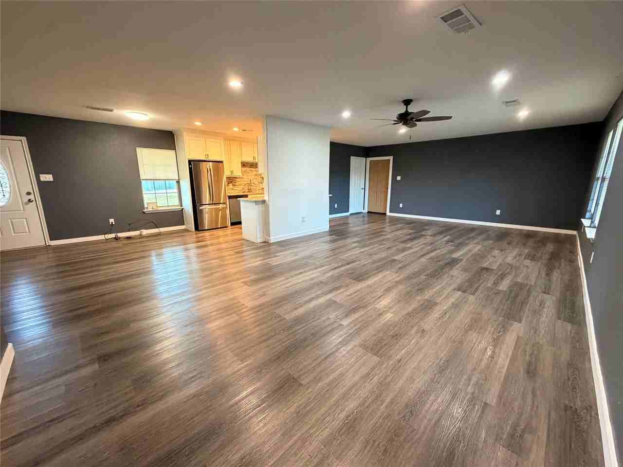109 Pecan Cir - Photo 3 of 16