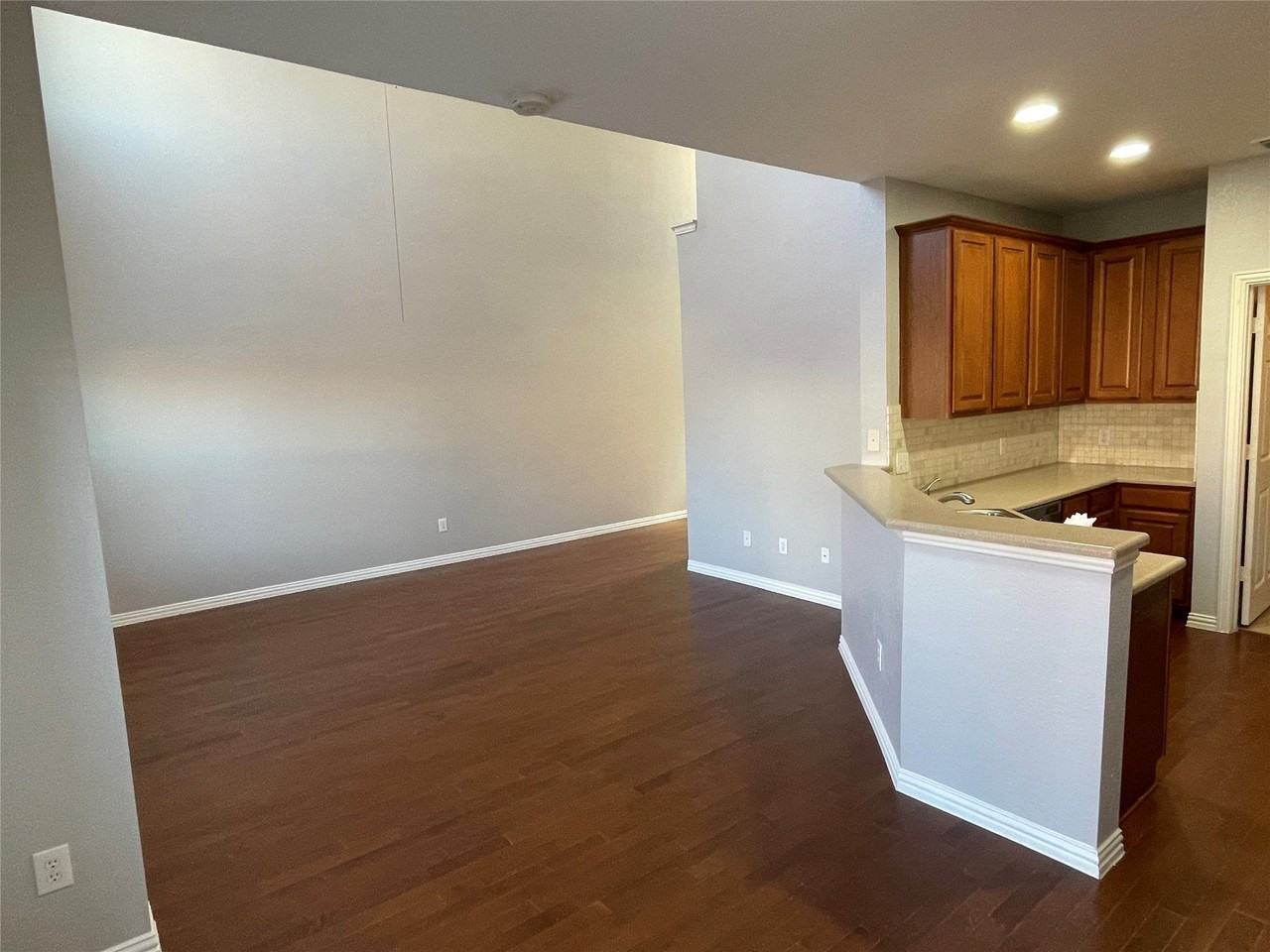 4645 Penelope Ln - Photo 5 of 23