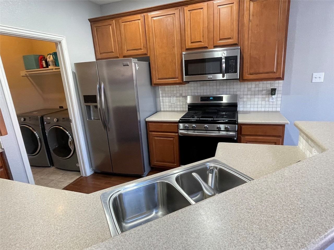 4645 Penelope Ln - Photo 6 of 23