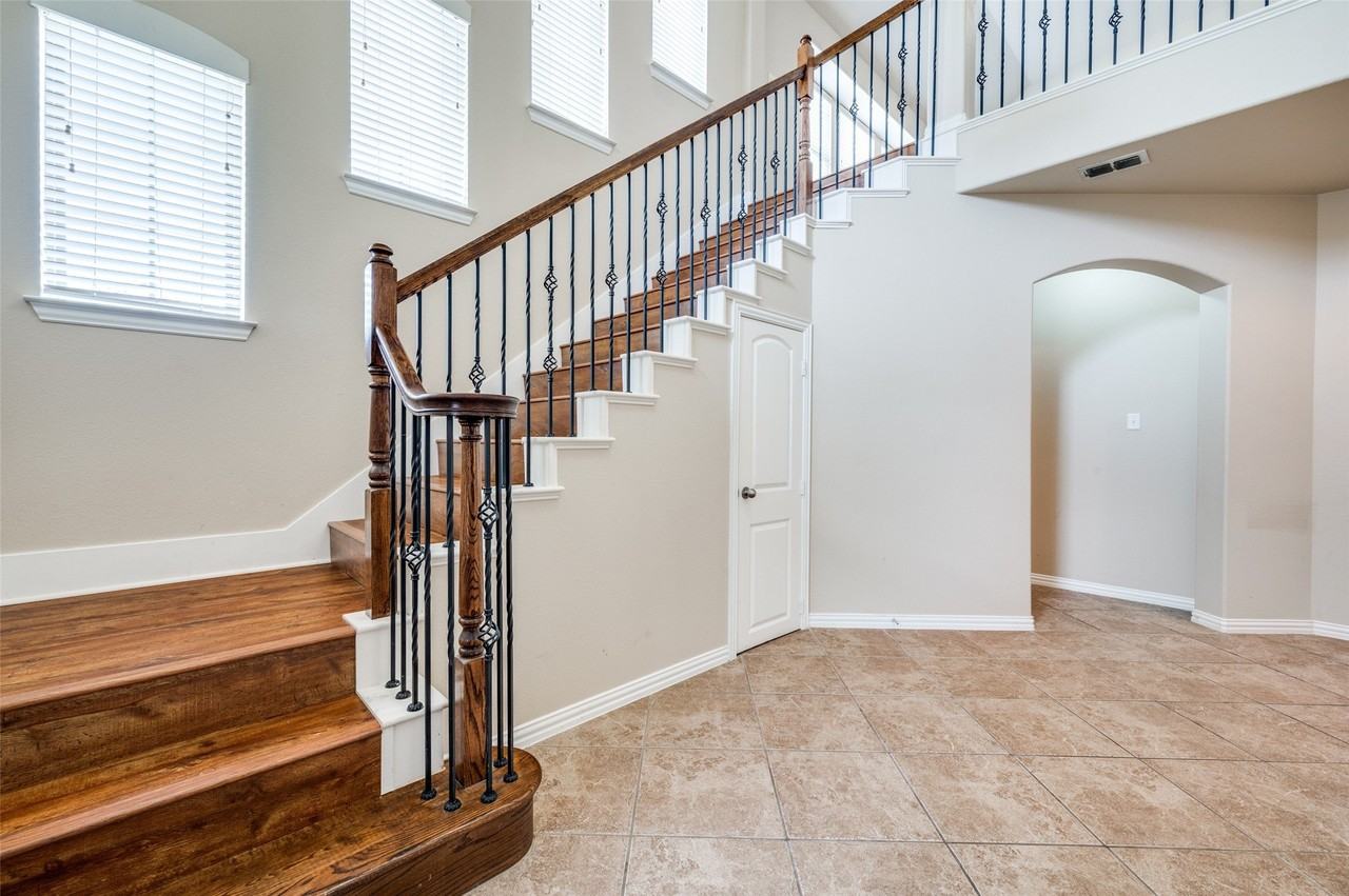 10632 Bolivar Dr - Photo 2 of 25