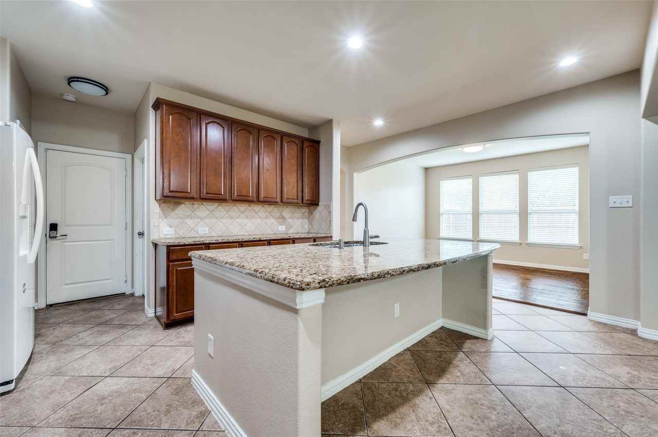 10632 Bolivar Dr - Photo 5 of 25