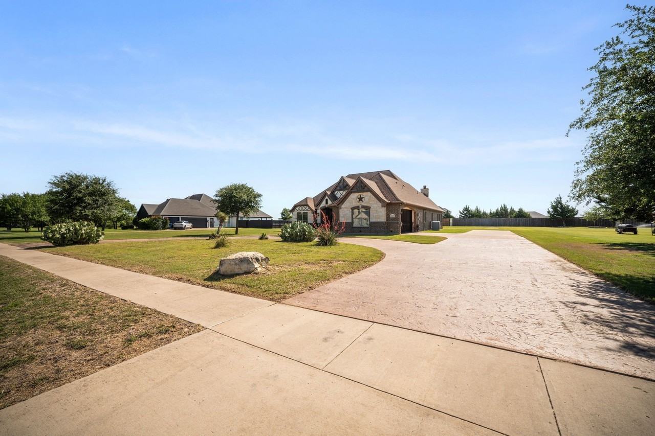 422 Rugged Dr - Photo 2 of 33