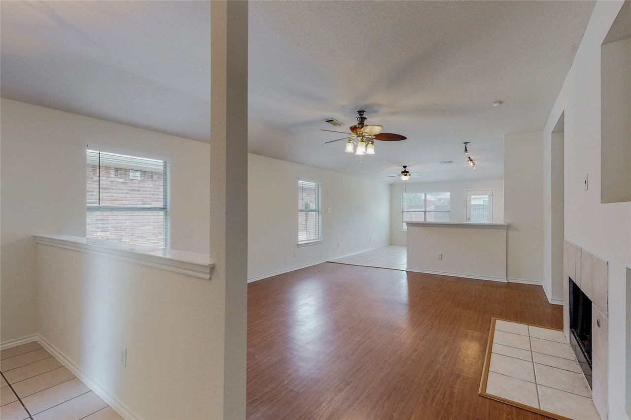 3206 Candlebrook Dr - Photo 3 of 34