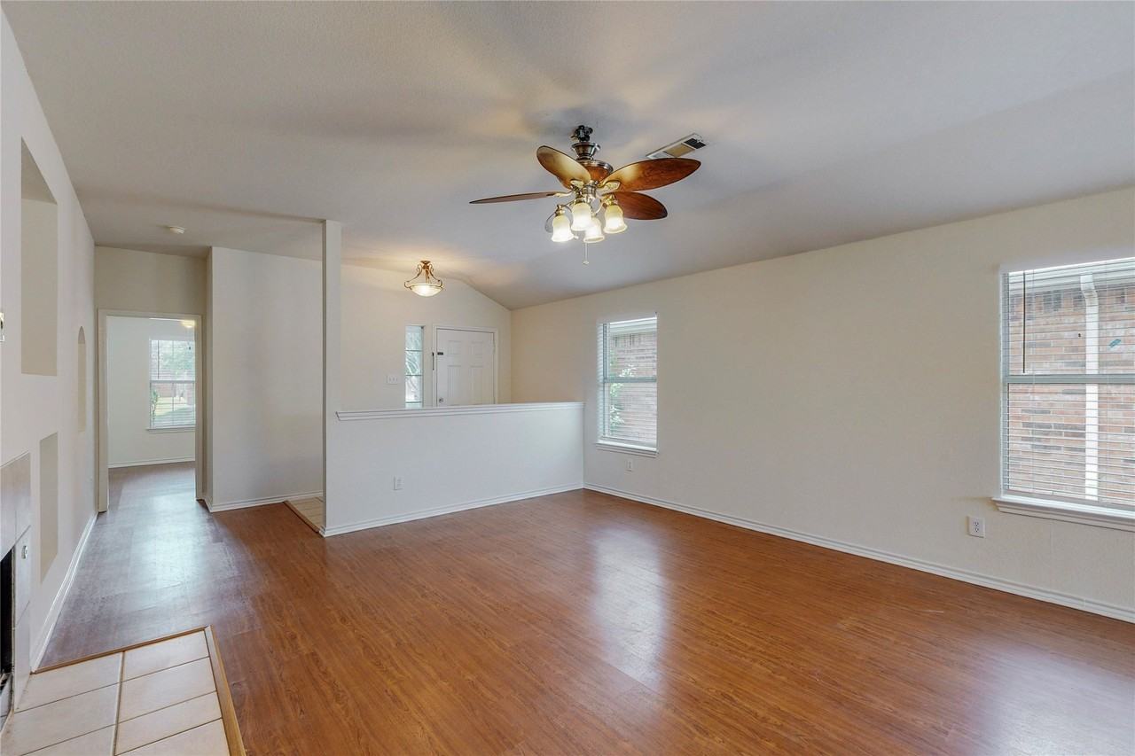 3206 Candlebrook Dr - Photo 7 of 34