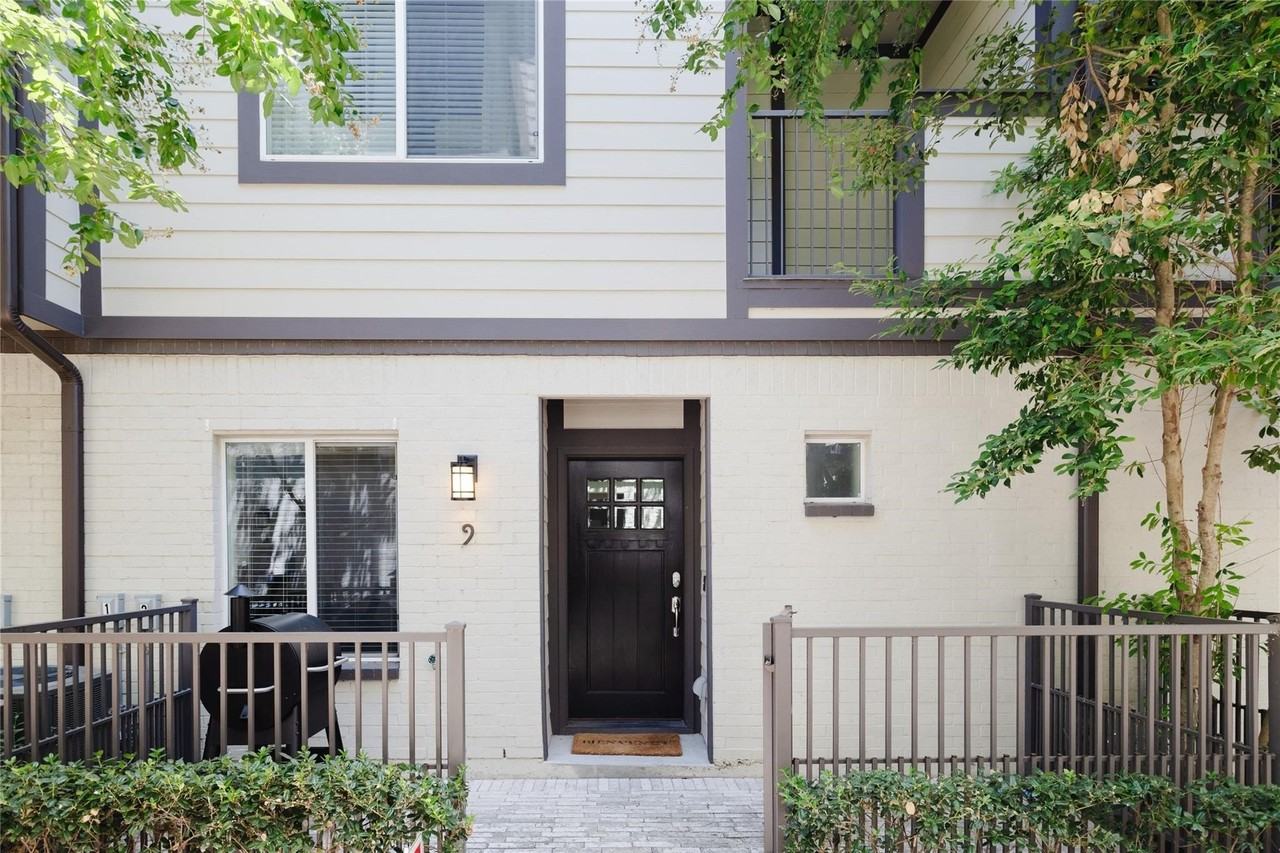 5930 Hudson St #9 - Photo 4 of 23