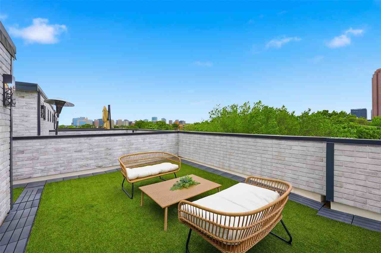 1920 Caddo St #204 - Photo 3 of 33