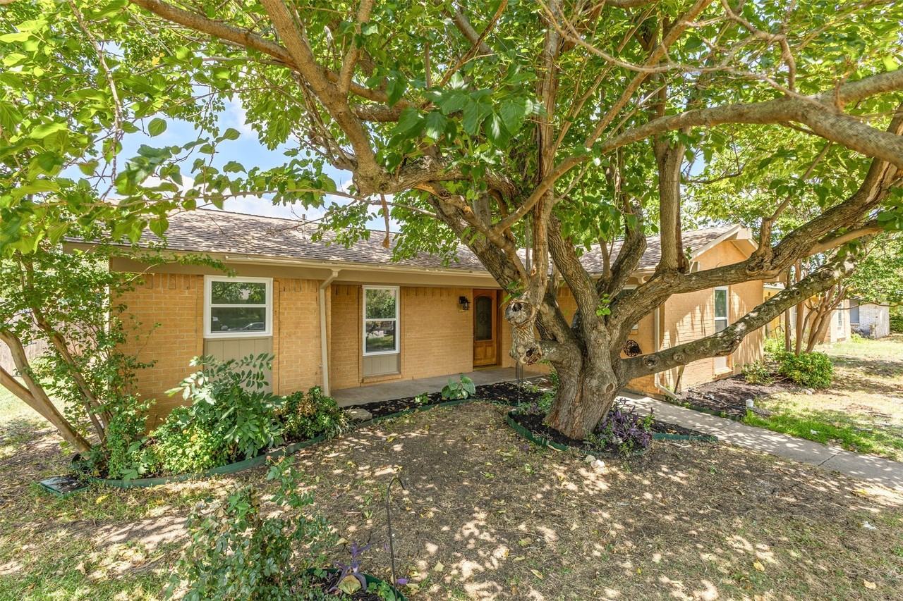 929 Meadow Mead Dr - Photo 2 of 22