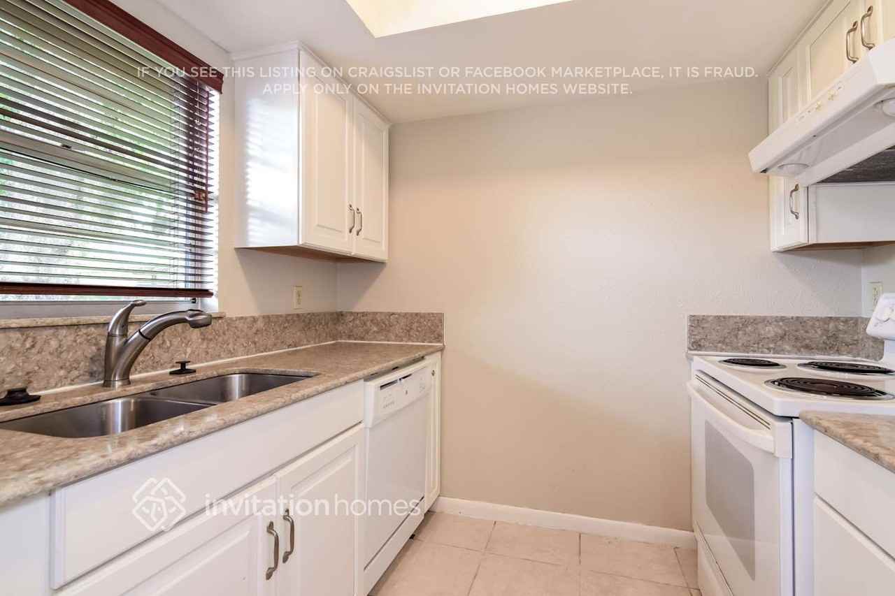 515 Wynnwood Dr - Photo 3 of 15