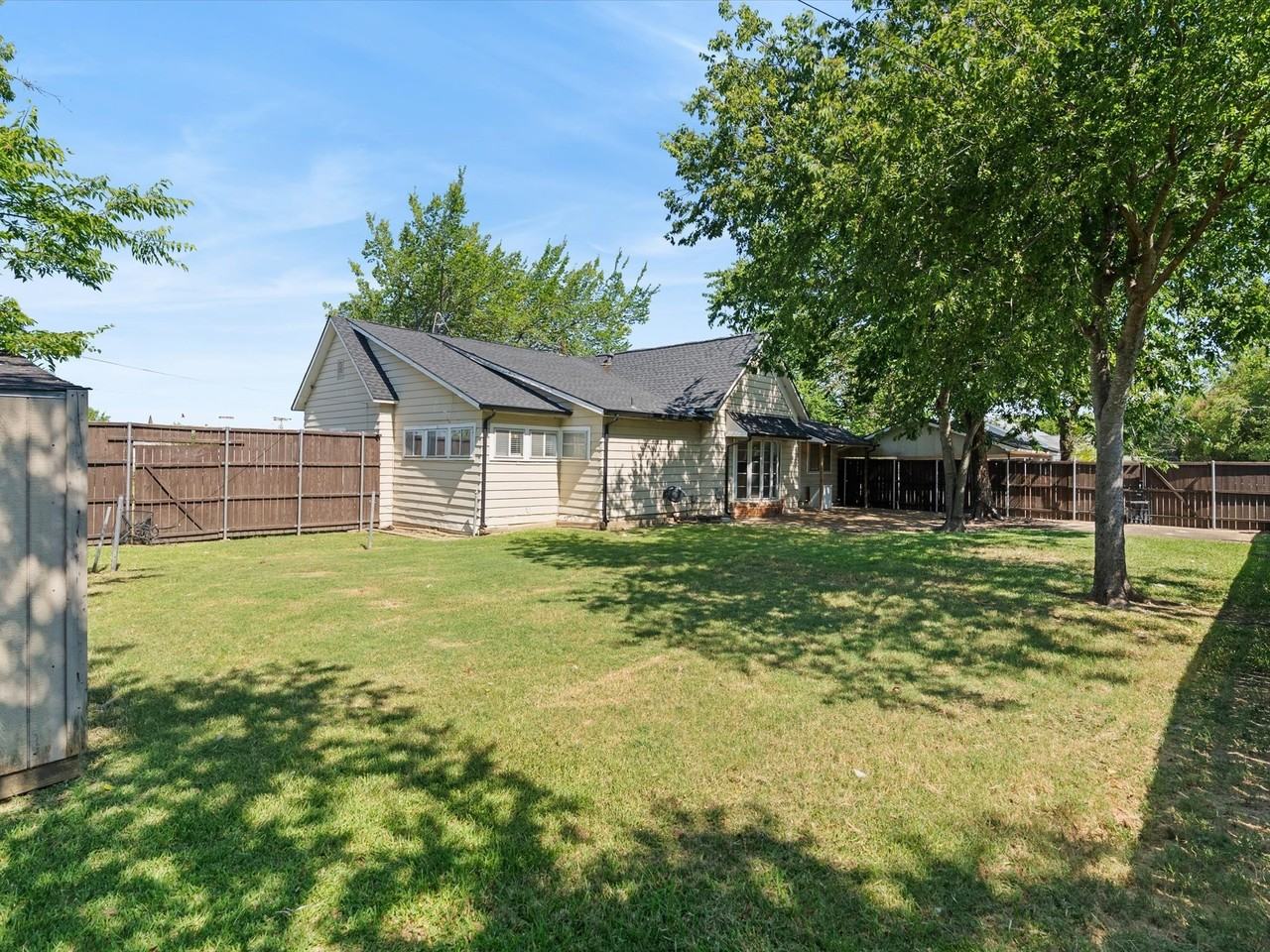 108 N Baker St - Photo 5 of 31