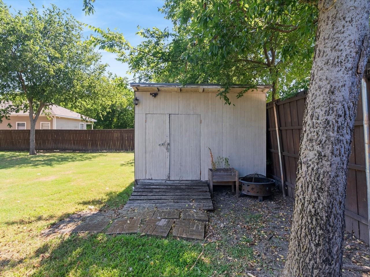 108 N Baker St - Photo 7 of 31