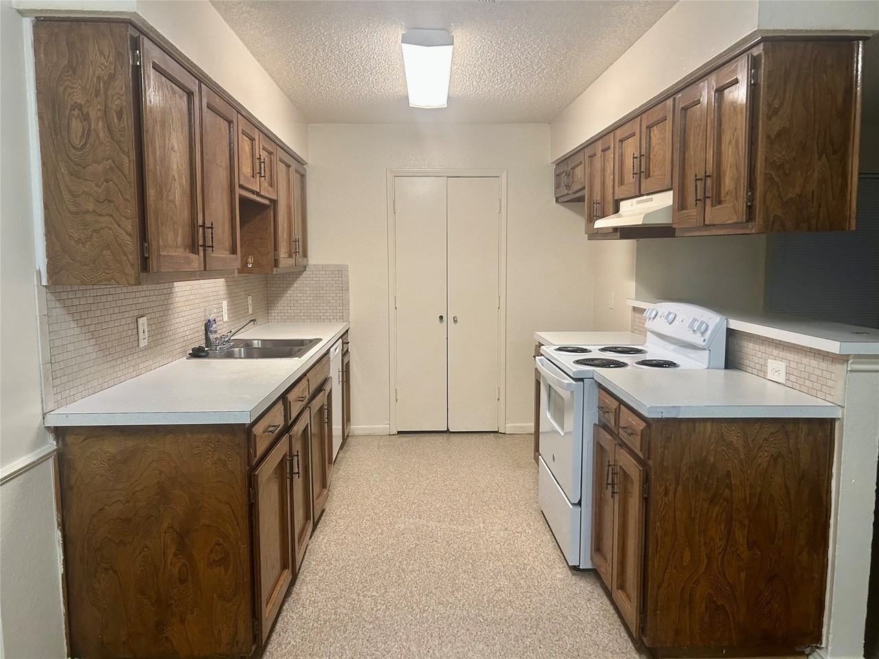 2301 Lido Ln - Photo 4 of 20