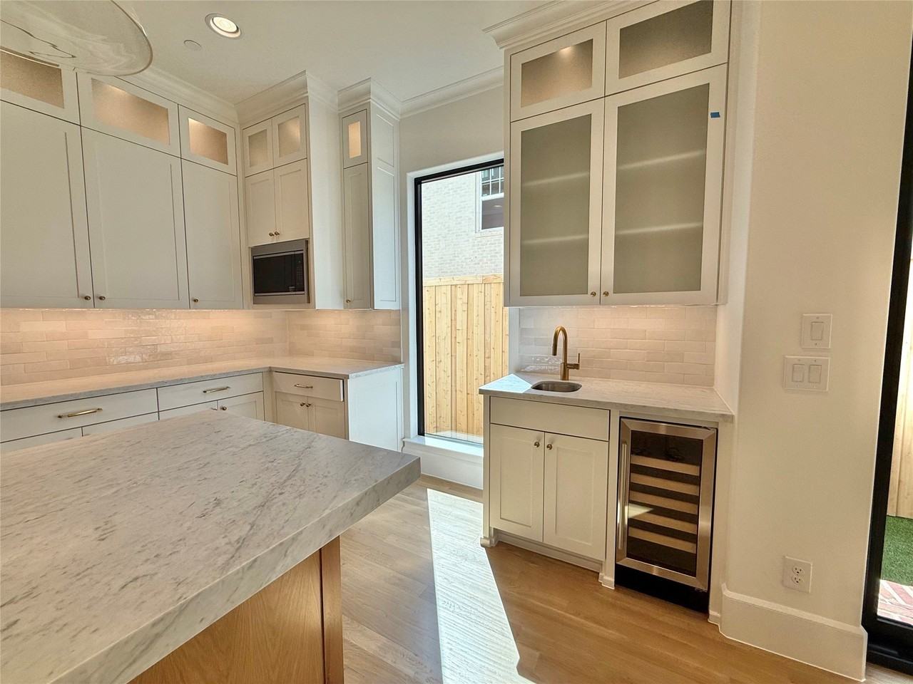 4423 Emerson Ave - Photo 4 of 18