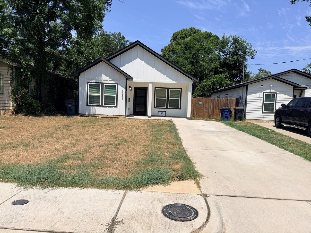 2823 Farragut St - Photo 2 of 19