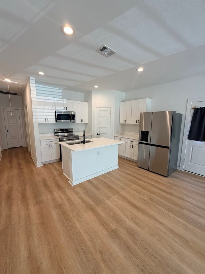 2823 Farragut St - Photo 3 of 19