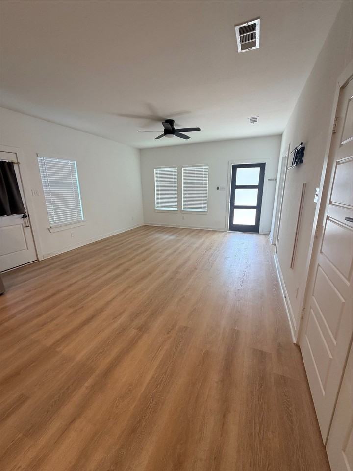 2823 Farragut St - Photo 4 of 19