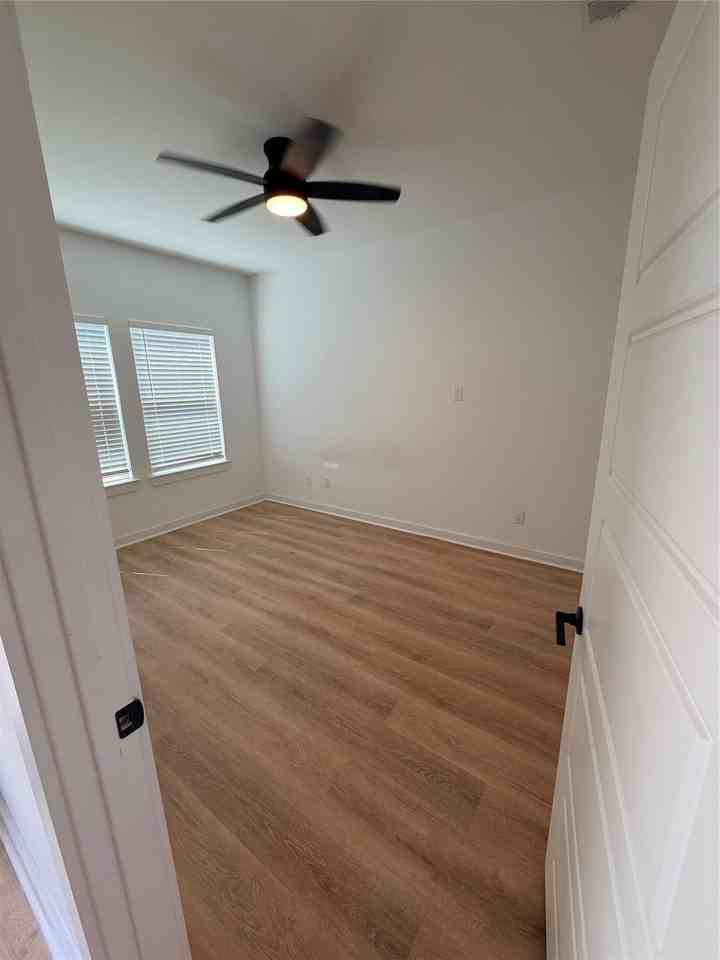 2823 Farragut St - Photo 5 of 19