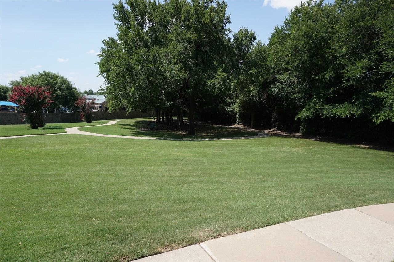 4080 Kyndra Cir - Photo 4 of 24