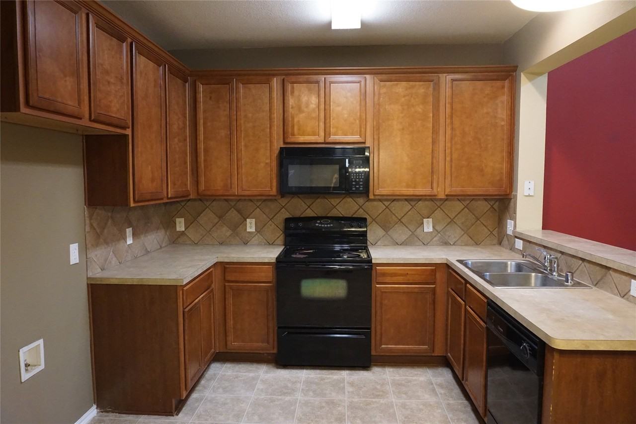 4080 Kyndra Cir - Photo 7 of 24