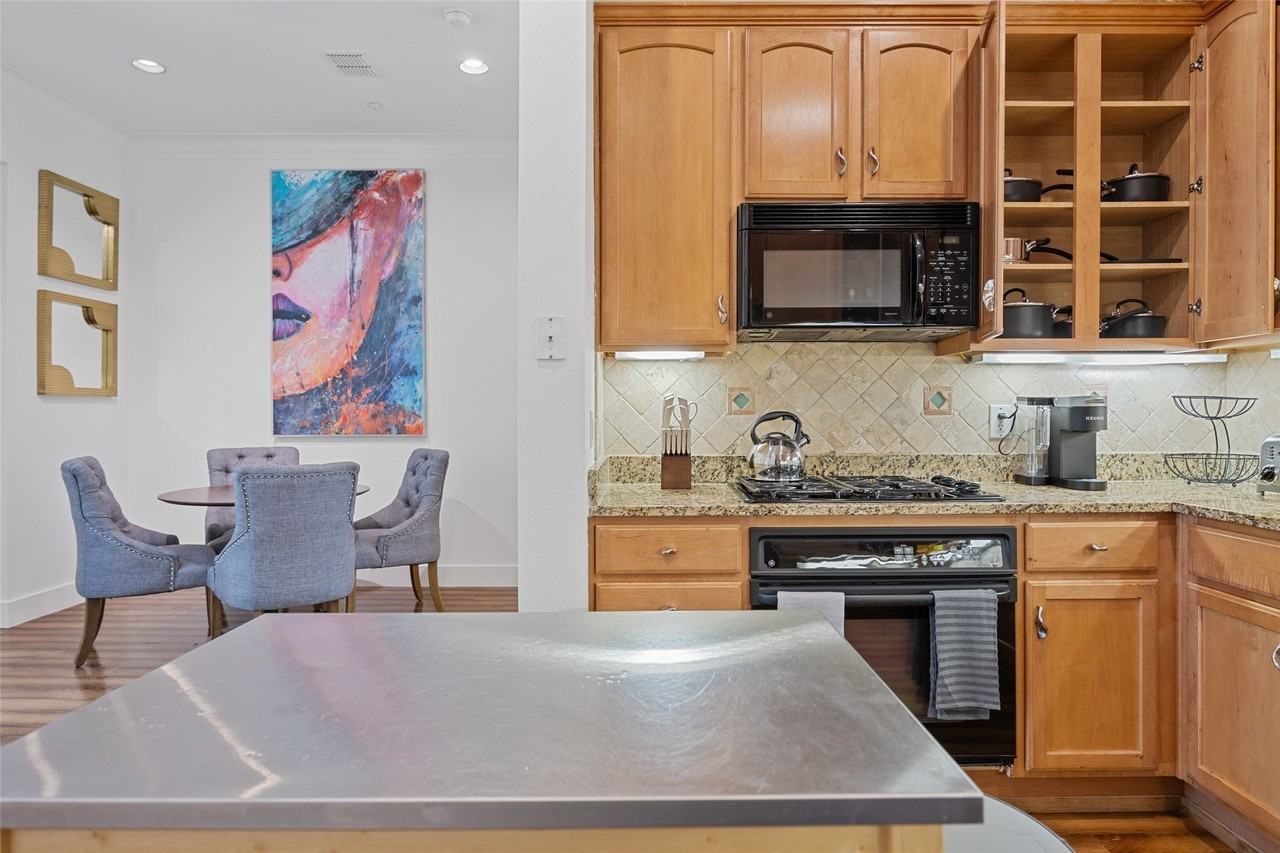 4312 Mckinney Ave #4 - Photo 6 of 34