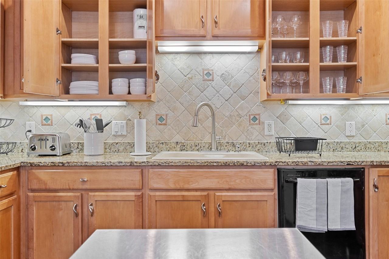 4312 Mckinney Ave #4 - Photo 7 of 34