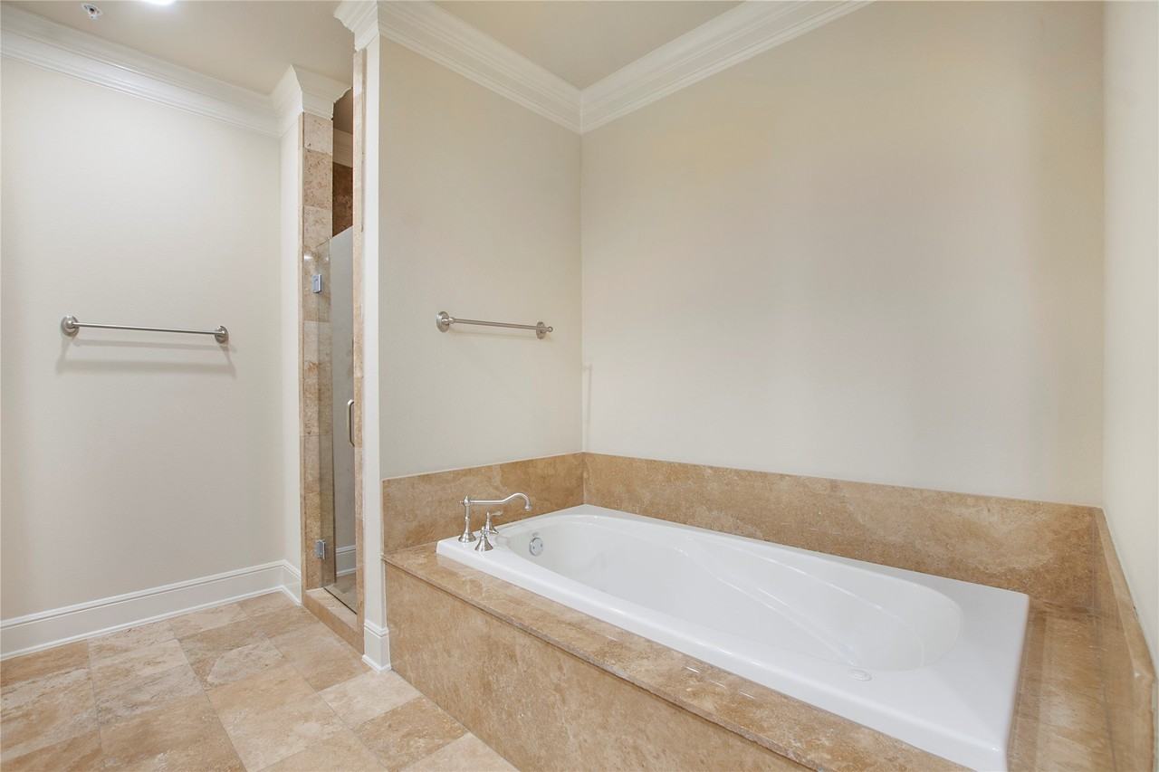 6425 Bandera Ave #2E - Photo 6 of 6