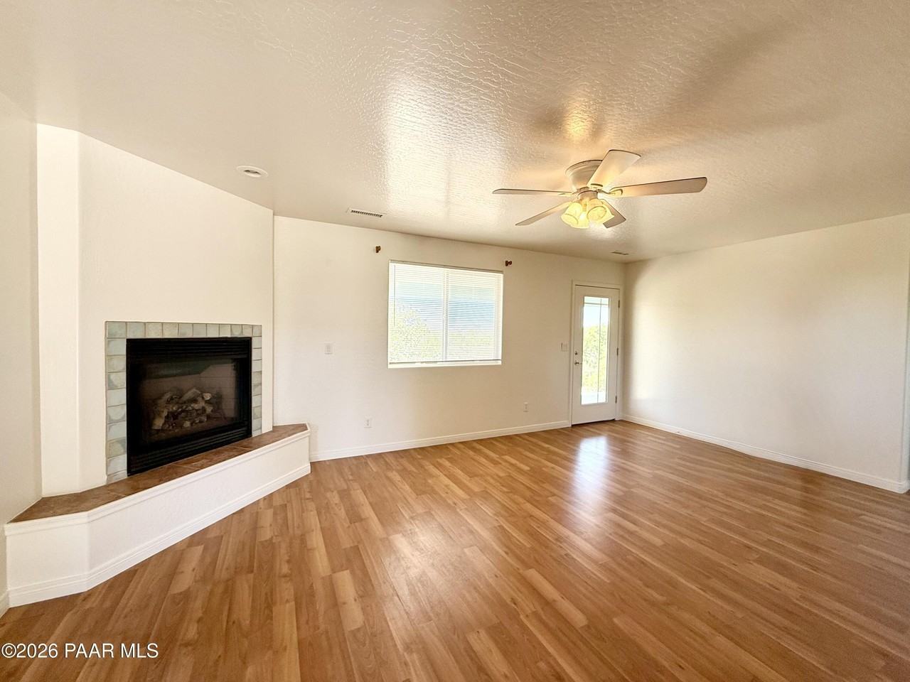 1415 Lakeview Rd - Photo 3 of 15