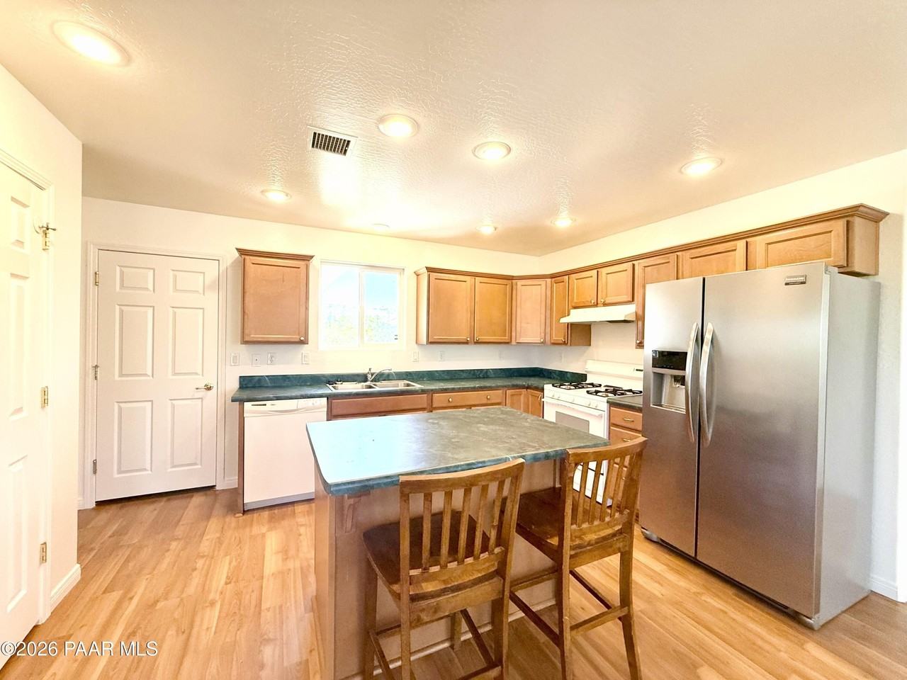 1415 Lakeview Rd - Photo 5 of 15