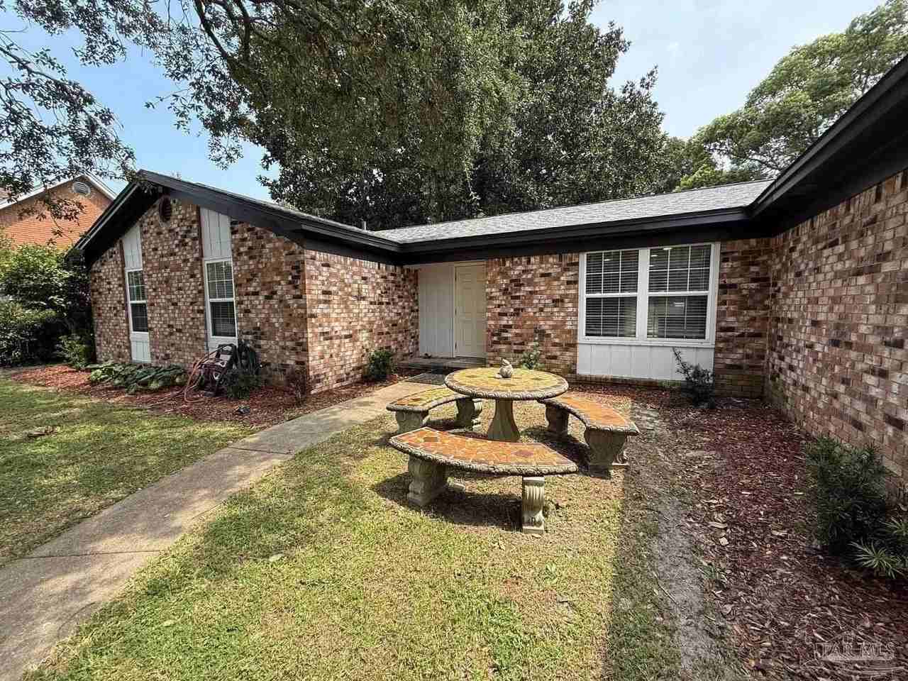 420 Dolphin St - Photo 2 of 31