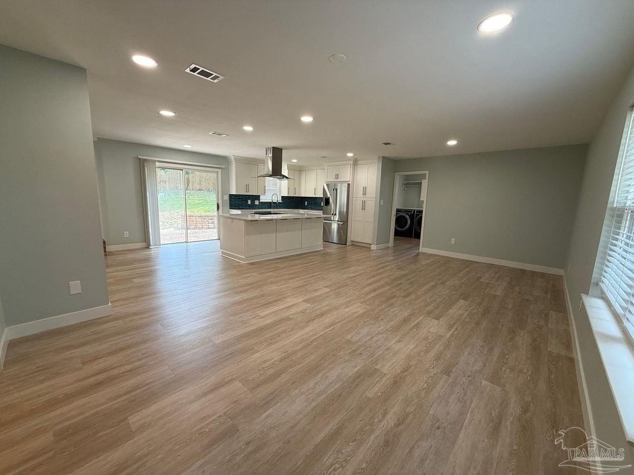 420 Dolphin St - Photo 6 of 31