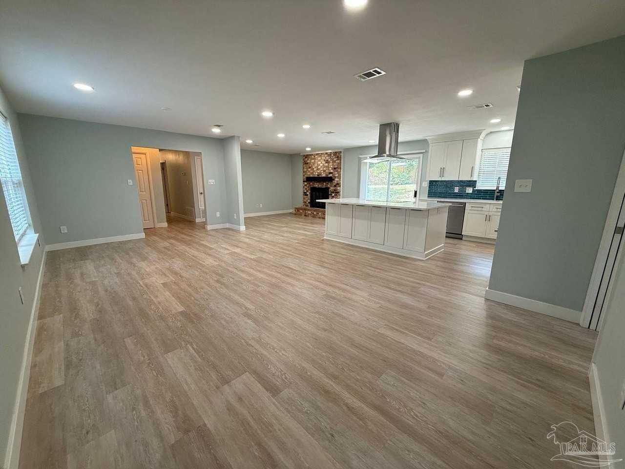420 Dolphin St - Photo 7 of 31