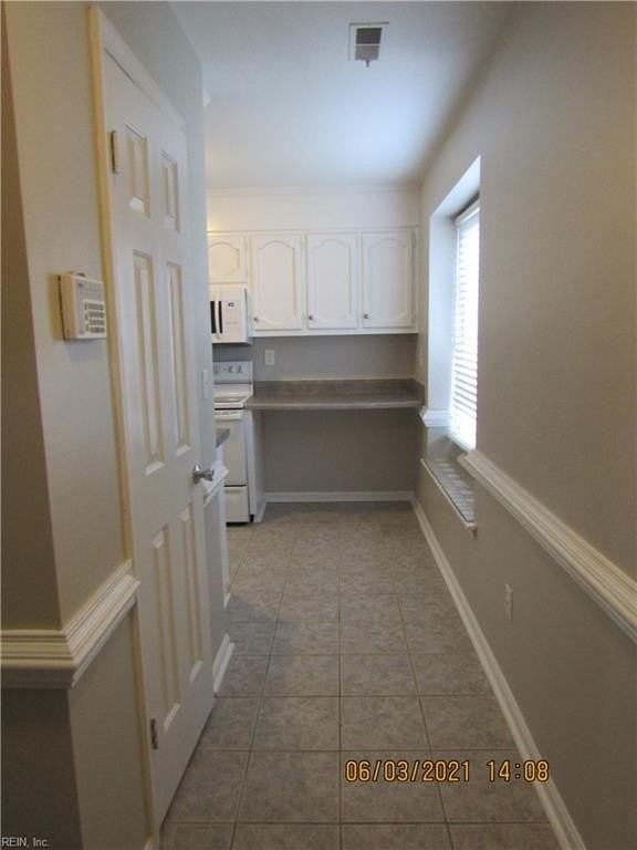 17 Colonial Way - Photo 4 of 22