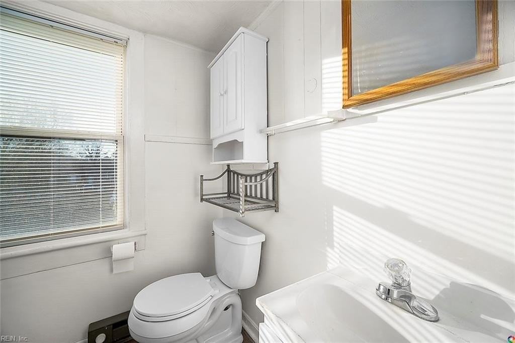 1270 Old Buckroe Rd #B - Photo 5 of 27
