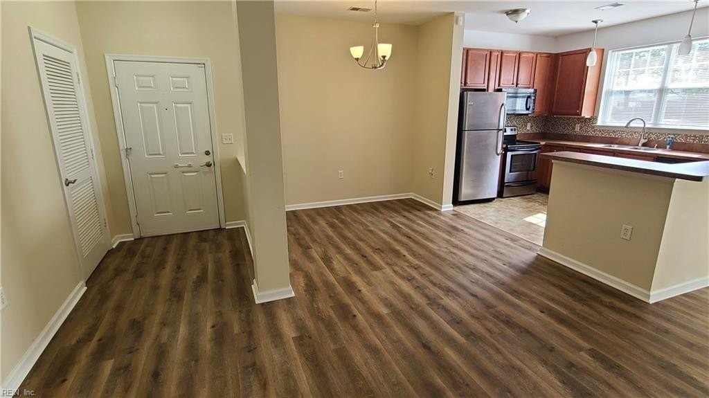 932 Southmoor Dr #101 - Photo 4 of 31