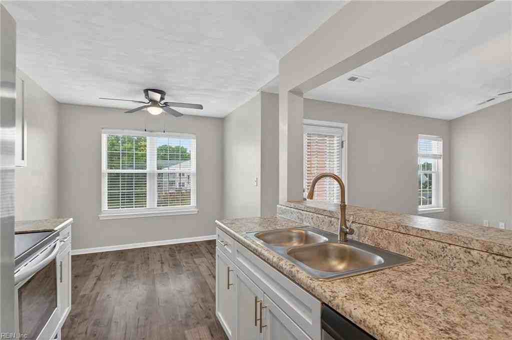1909 Chantilly Ct - Photo 4 of 23