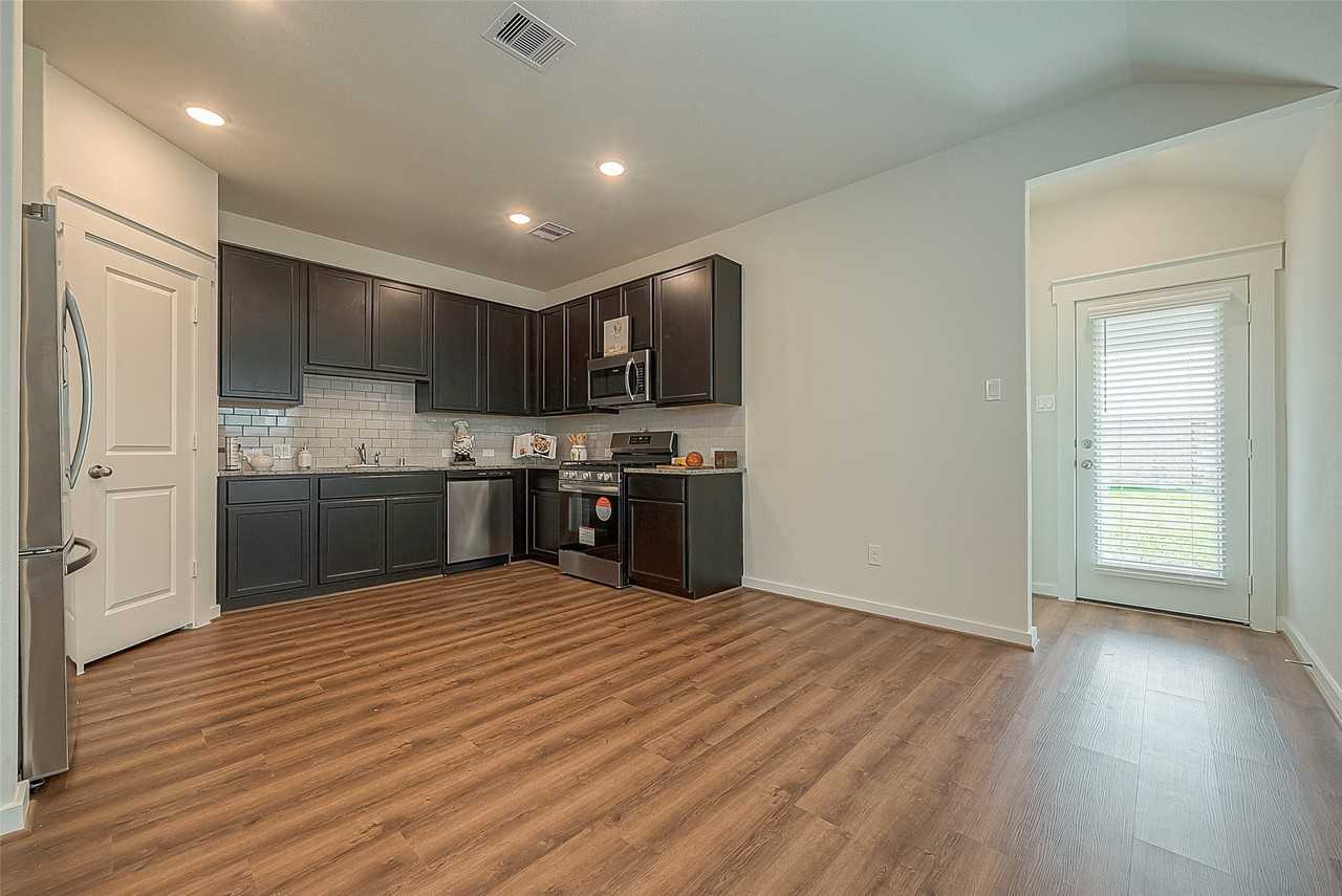 7538 Coral Terrace Dr - Photo 7 of 43