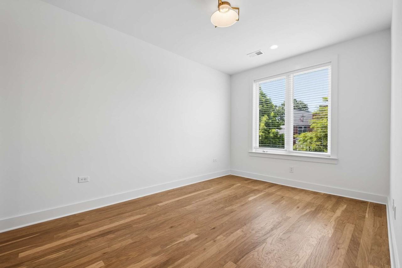 2225 Herman St - Photo 3 of 35