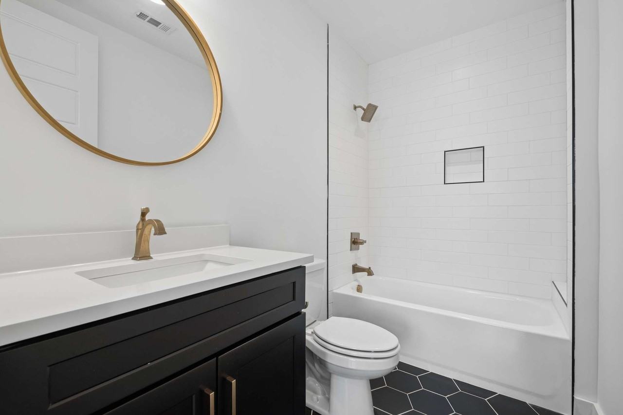 2225 Herman St - Photo 6 of 35