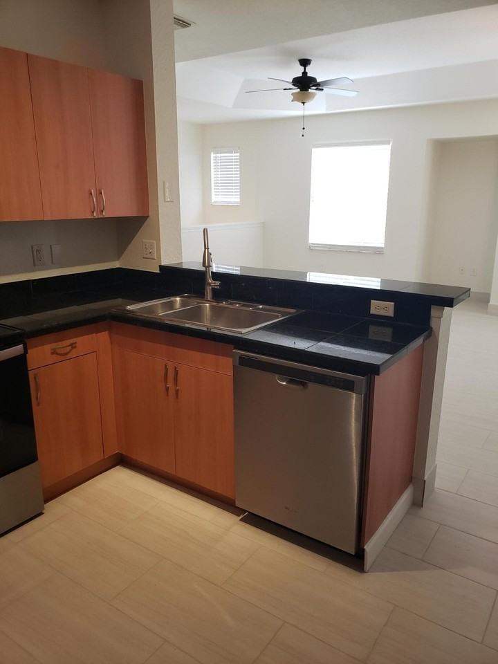 1101 Belmont Pl #1101 - Photo 5 of 24