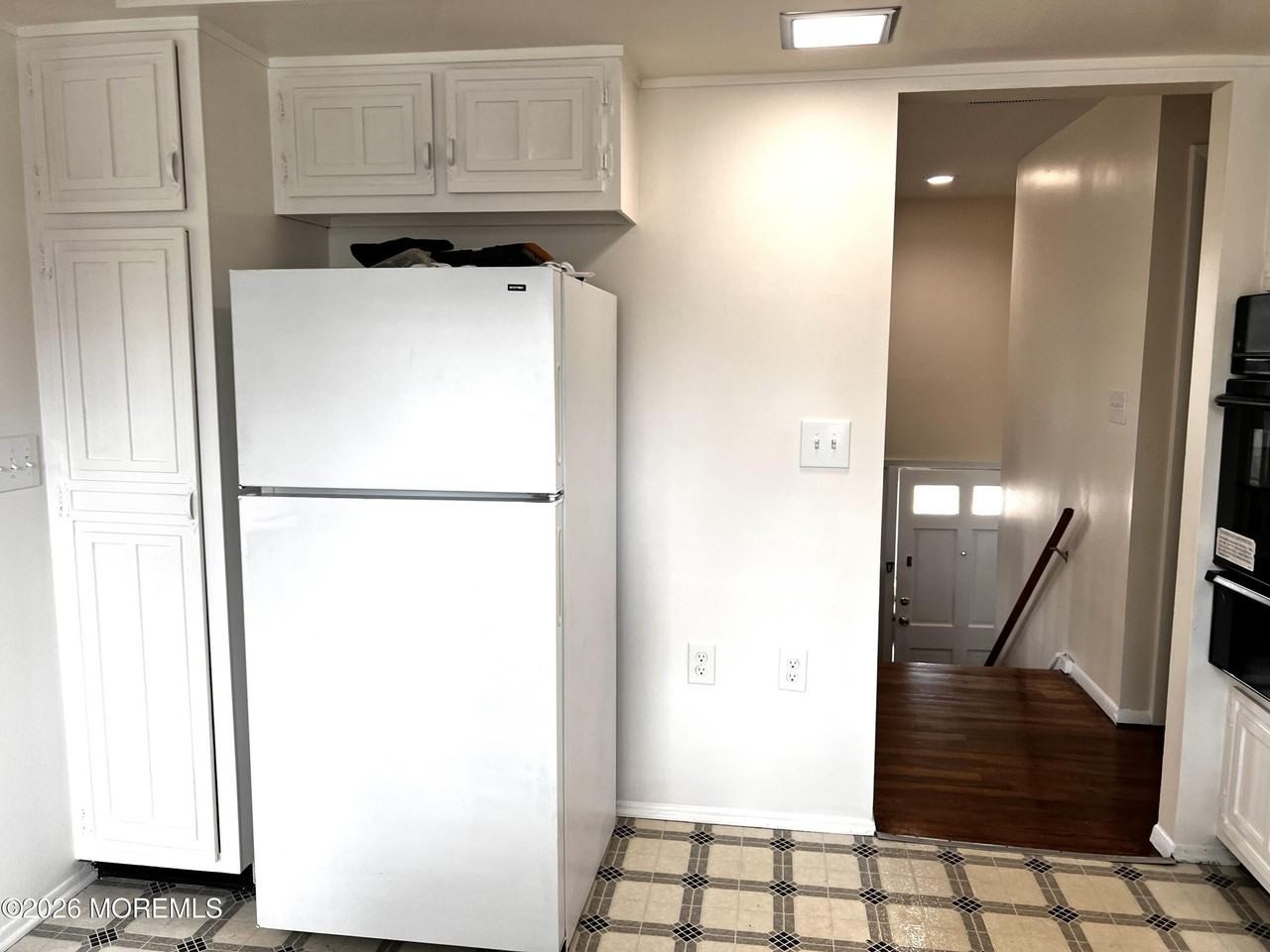 551 Lakehurst Rd - Photo 6 of 12