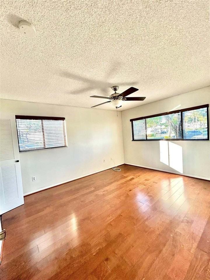 10429 E Clairmont Cir #108 - Photo 6 of 8