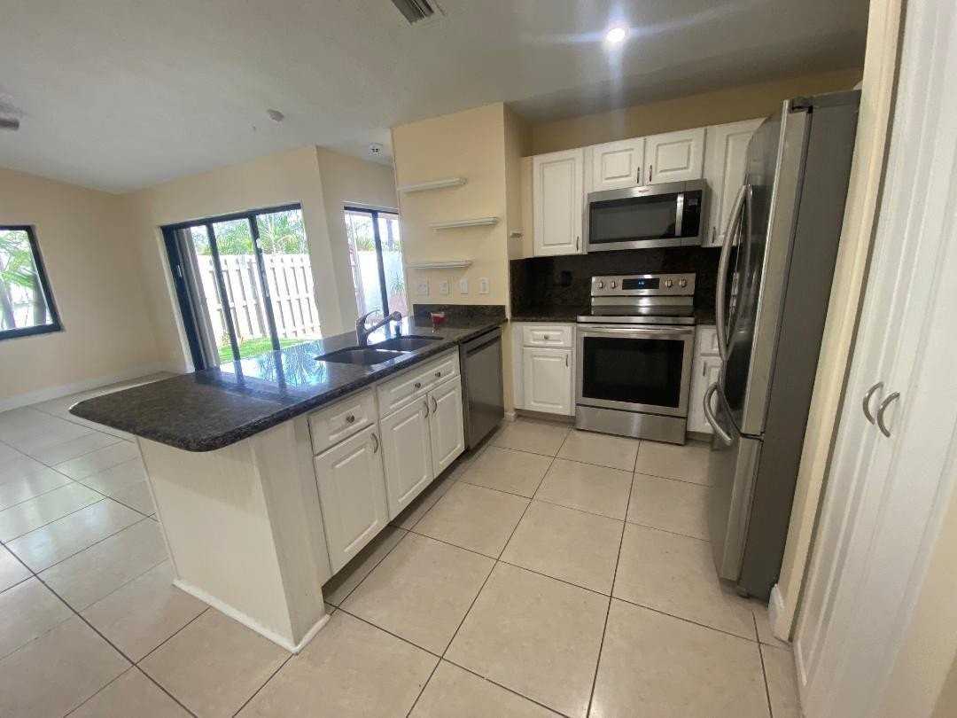 3090 S Oakland Forest Dr #1901 - Photo 5 of 21