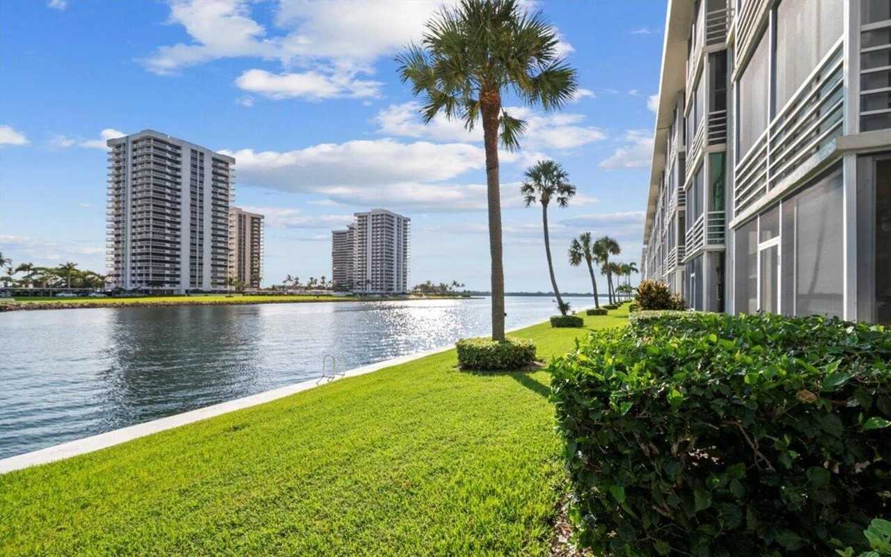 20 Yacht Club Dr #104 - Photo 5 of 18