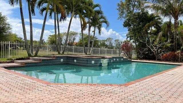 6861 Cobia Cir - Photo 4 of 22