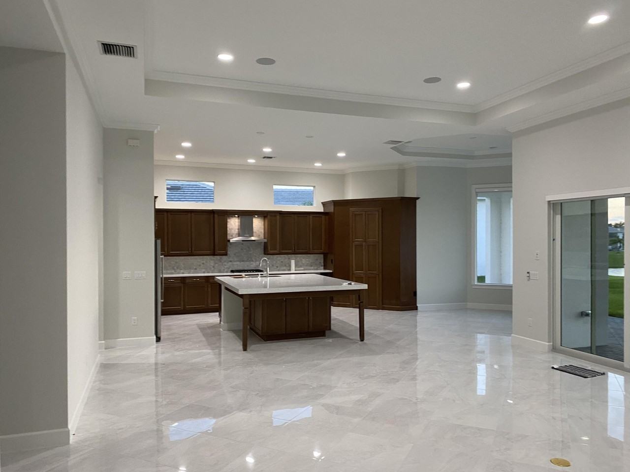 4685 Estates Cir - Photo 6 of 40