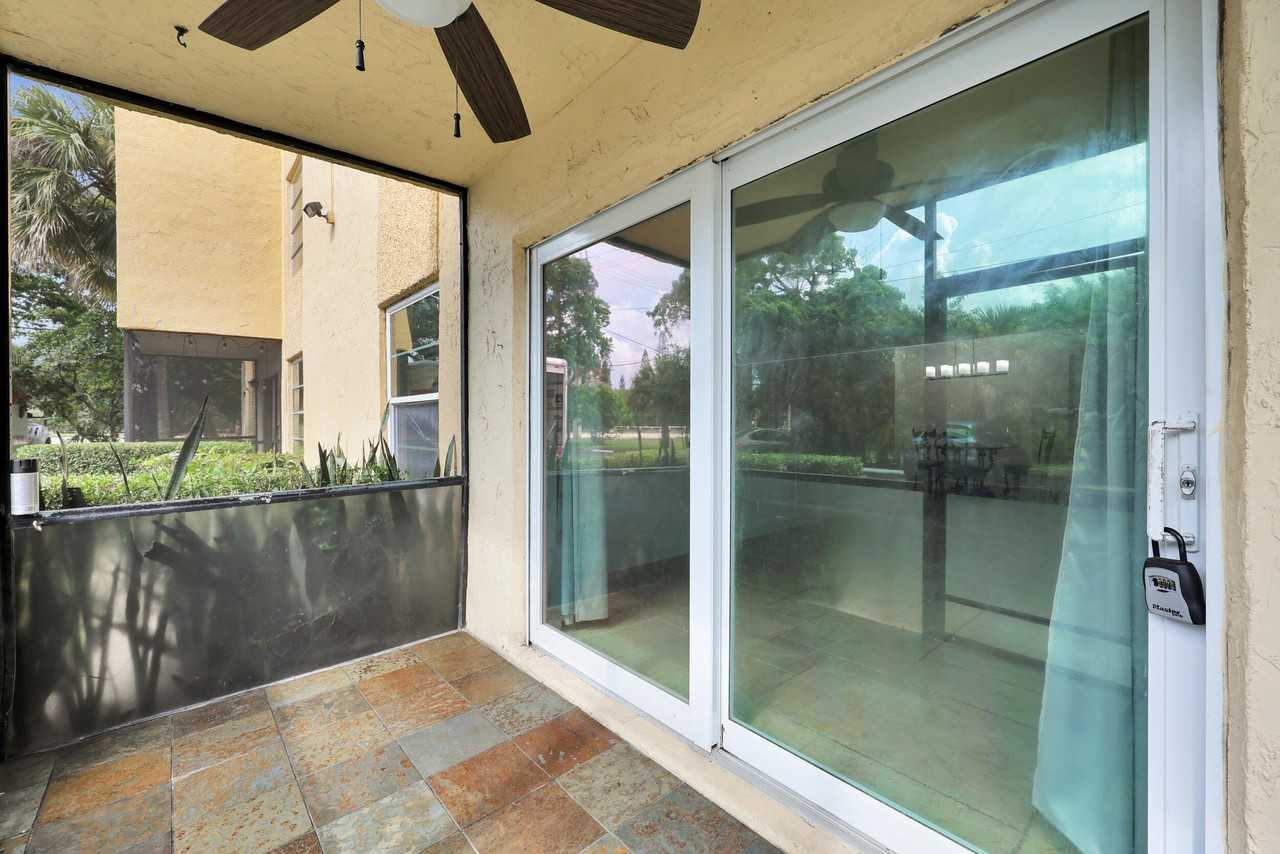490 Nw 20th St #1140 - Photo 4 of 28