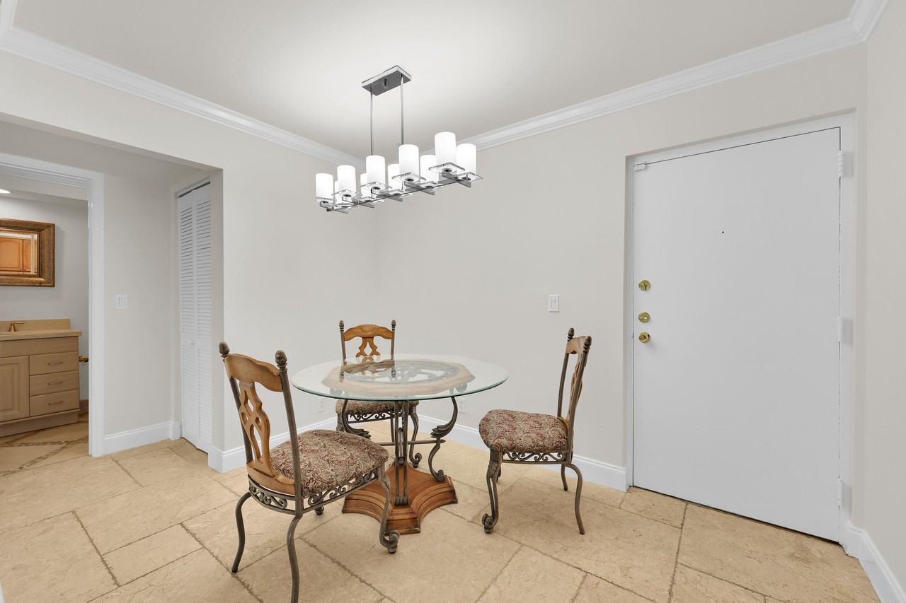 490 Nw 20th St #1140 - Photo 6 of 28